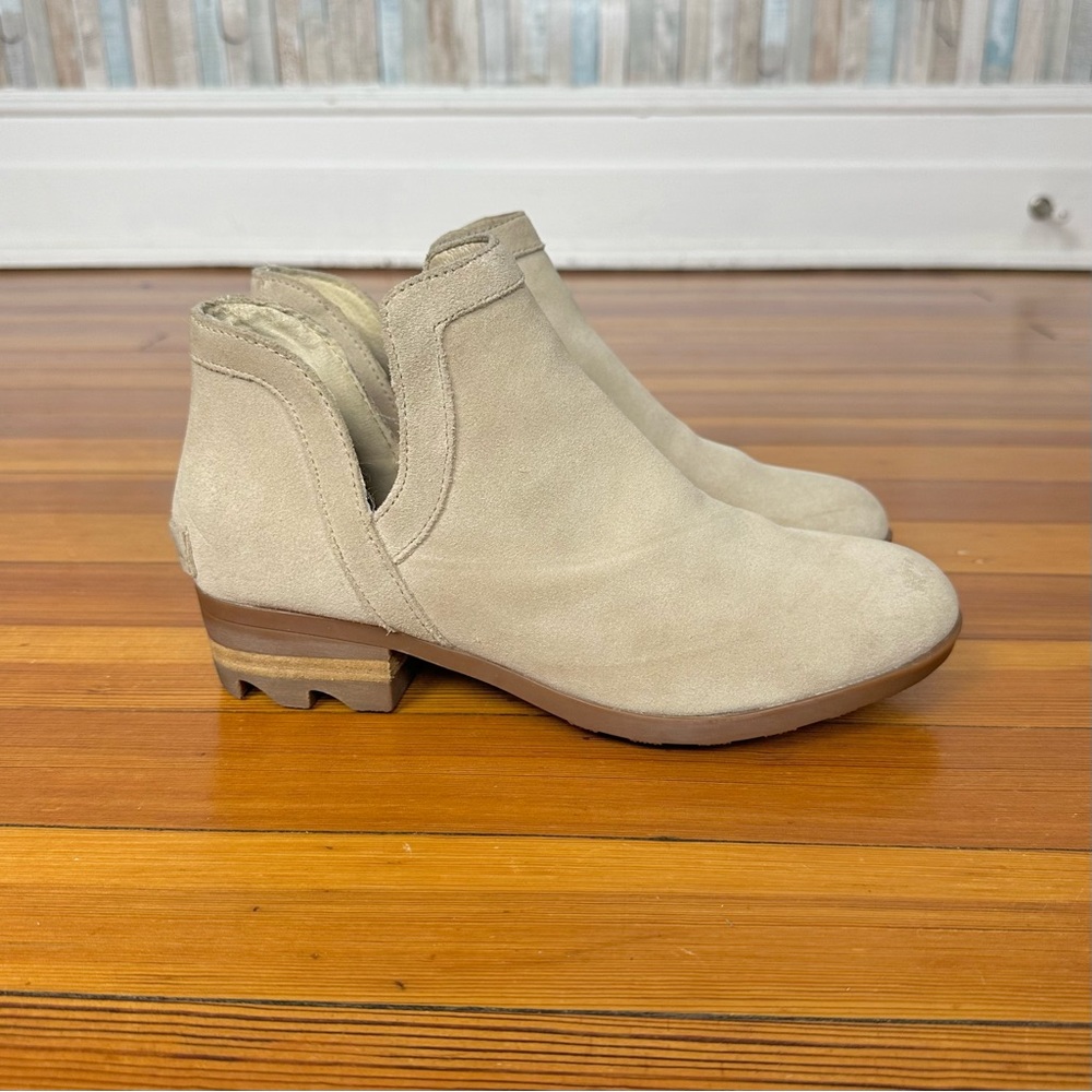 Sorel 8‎ Side Cut Out Lolla Ankle Boot Bootie Oatmeal Cream Waterproof Suede